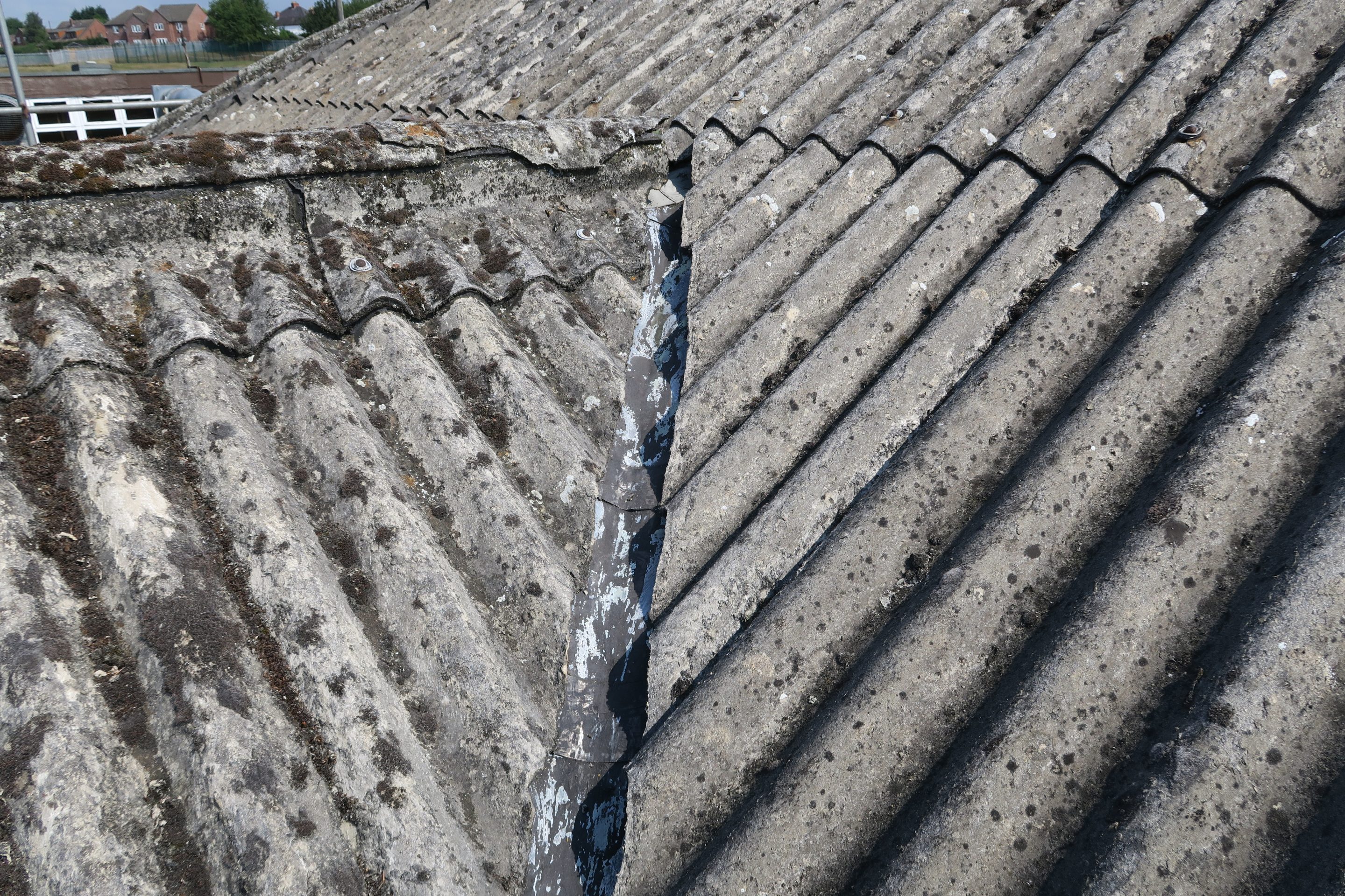 Image showing an asbestos roof to promote asbestos roofing CPD